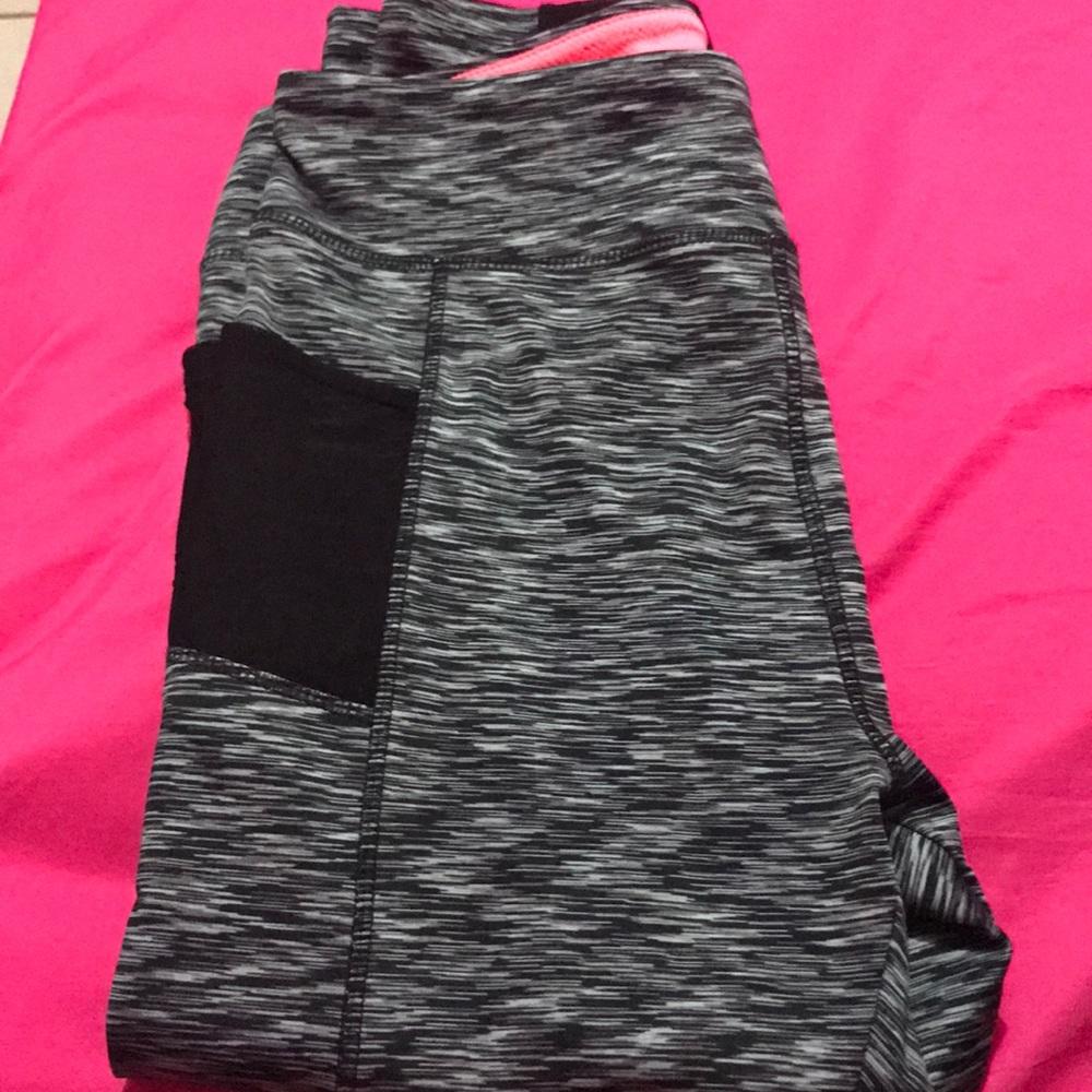 Leggings very stretchy may fit an Xl